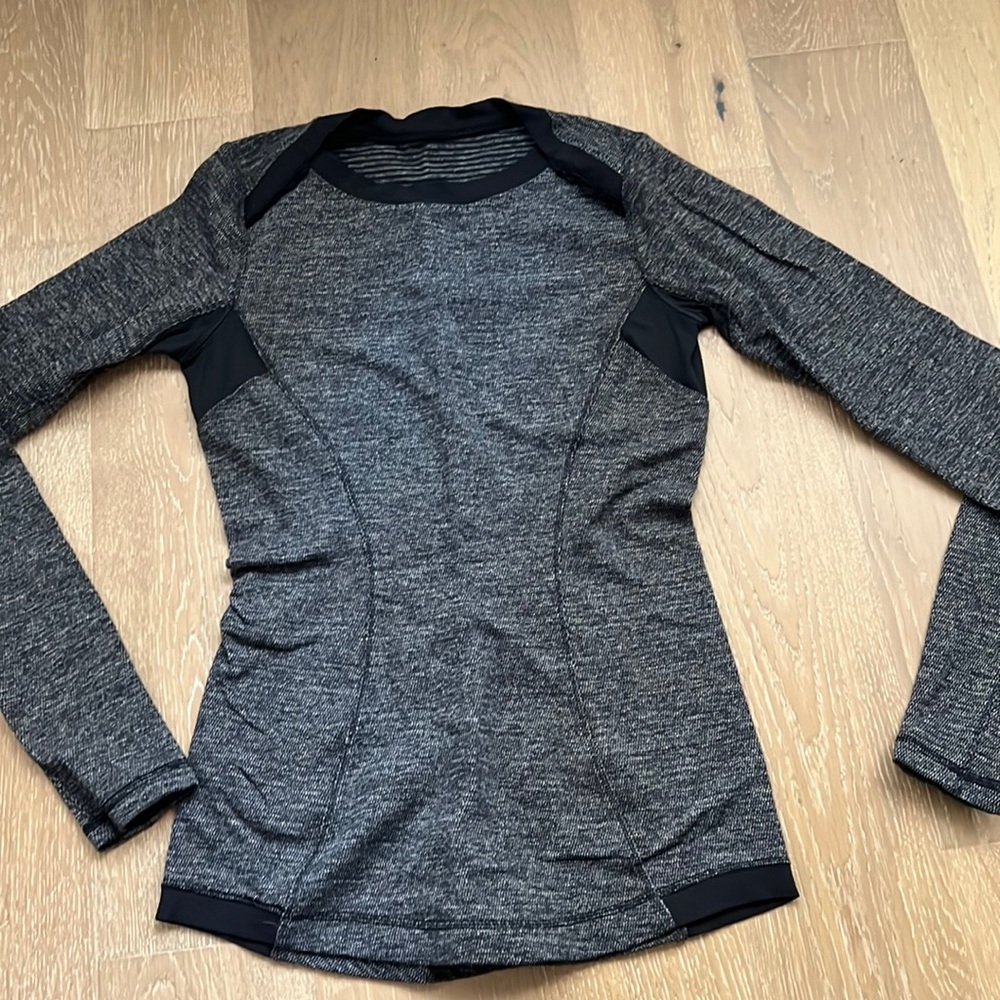 EUC Lululemon running long sleeve shirt size 4